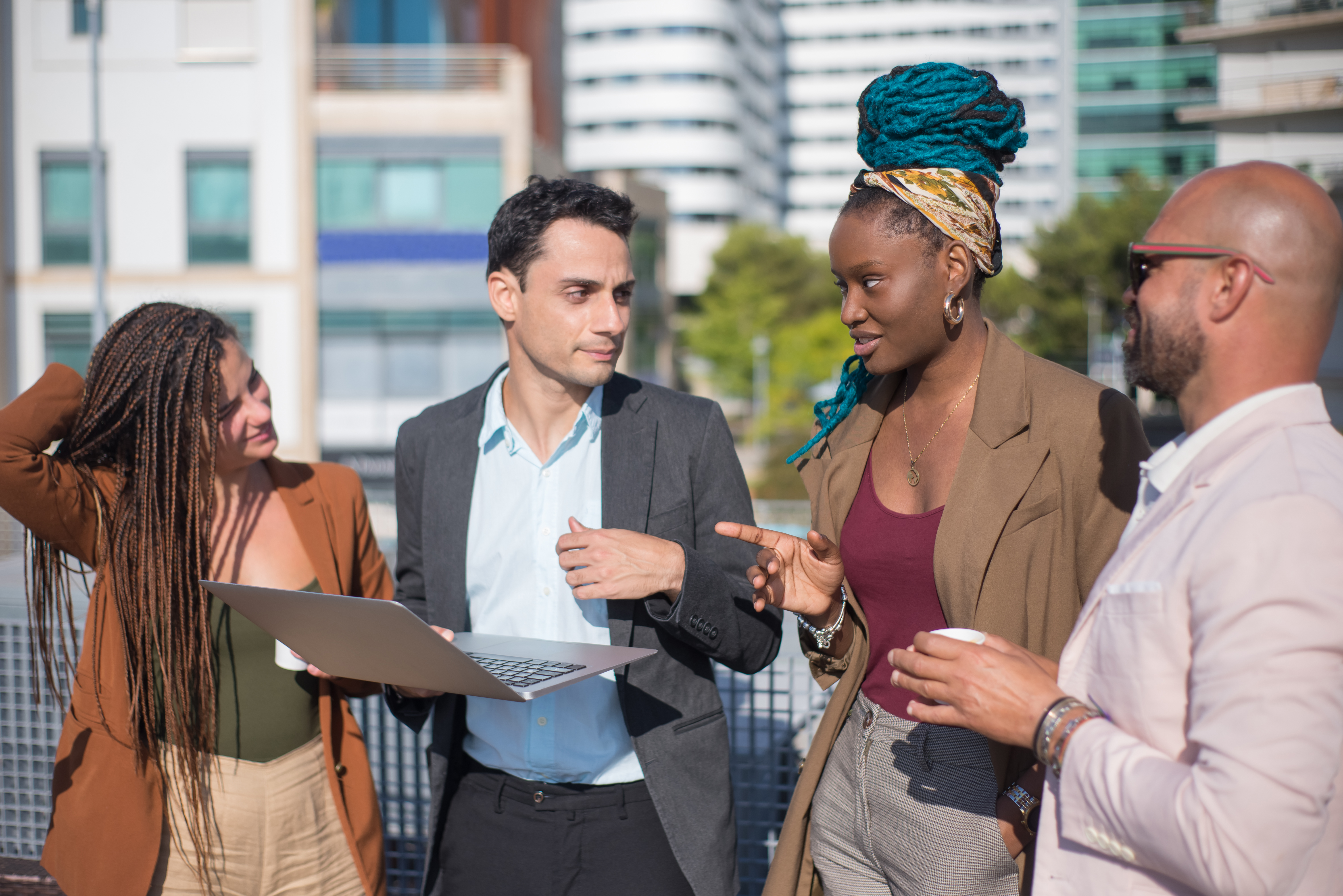 smart-dressed-business-people-discussing-matters-terrace-roof-men-women-different-nationalities-terrace-roof-using-laptop-work-modern-technology-team-concept