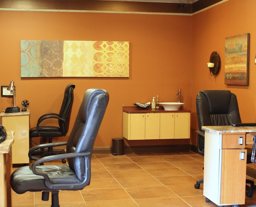 Heights Retreat Salon and Spa - facial massage pedicure manicure & lash Houston TX