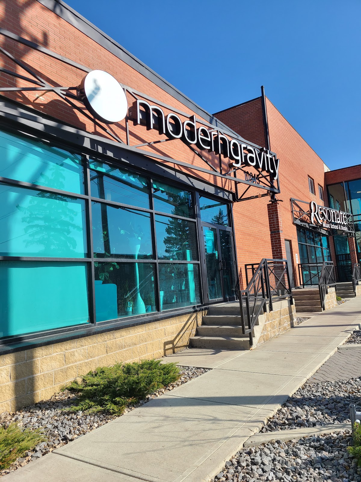 Modern Gravity Float Studio