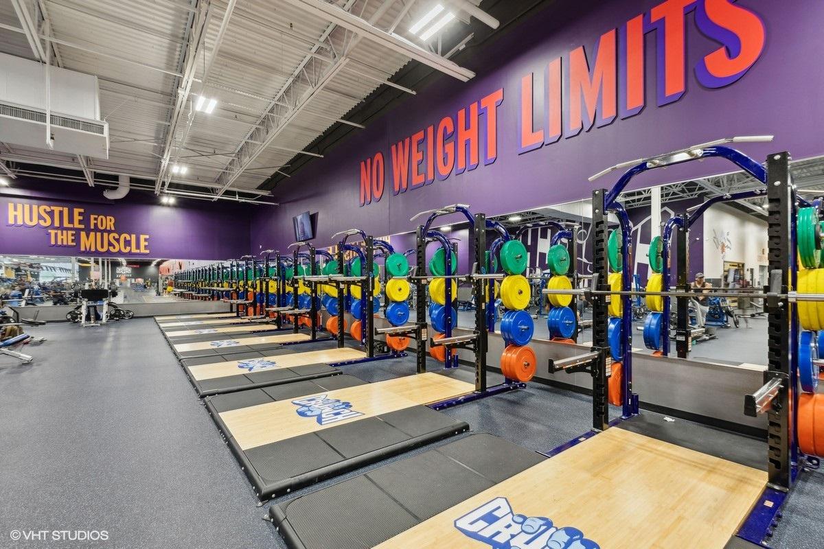 Crunch Fitness - San Antonio Woodlake