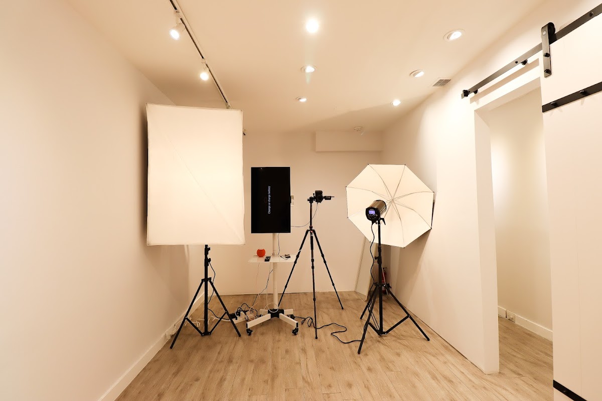 Focus - Self Portrait Studio (Downtown)