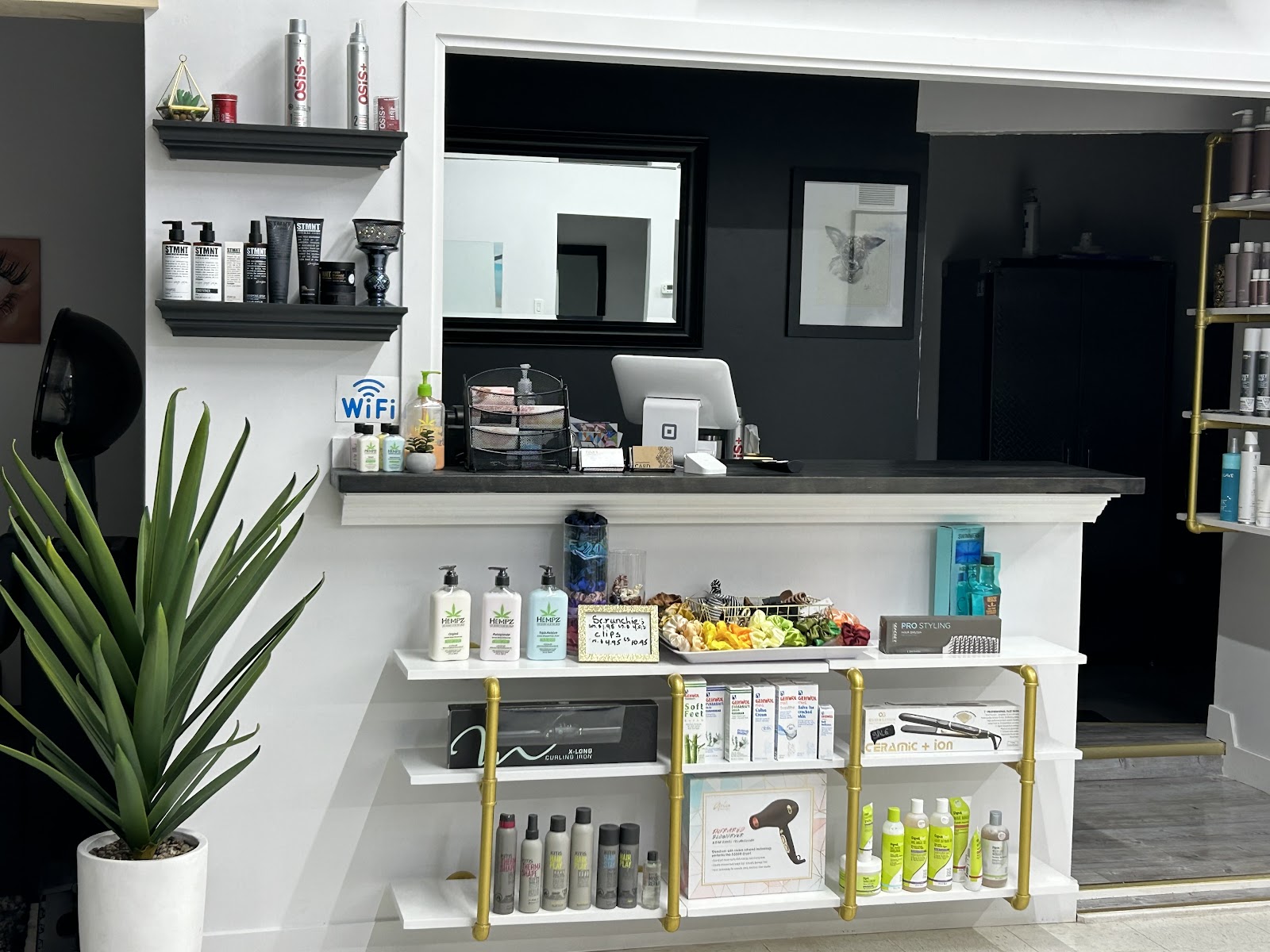 FiXR'S Salon & Studio